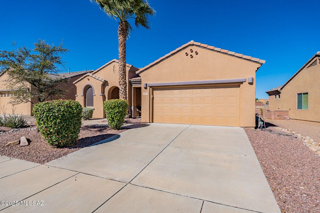 5874 S Azure Vista Way, Green Valley, AZ 85622