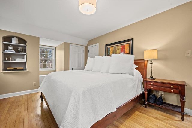 4975 N Hollywood AVENUE, Whitefish Bay, WI 53217