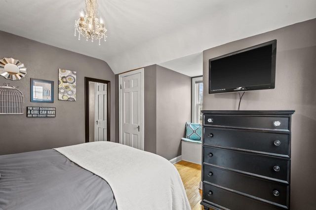 4975 N Hollywood AVENUE, Whitefish Bay, WI 53217