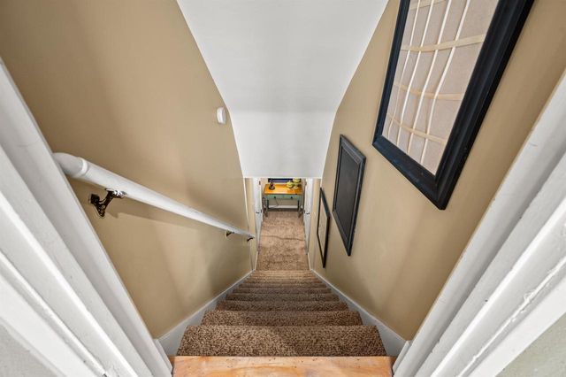 4975 N Hollywood AVENUE, Whitefish Bay, WI 53217