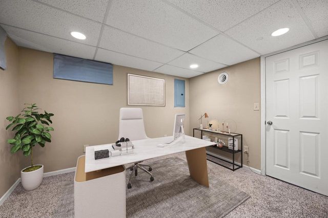 4975 N Hollywood AVENUE, Whitefish Bay, WI 53217