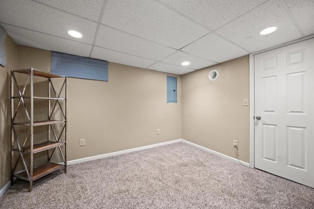 4975 N Hollywood AVENUE, Whitefish Bay, WI 53217