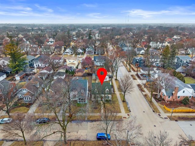 4975 N Hollywood AVENUE, Whitefish Bay, WI 53217