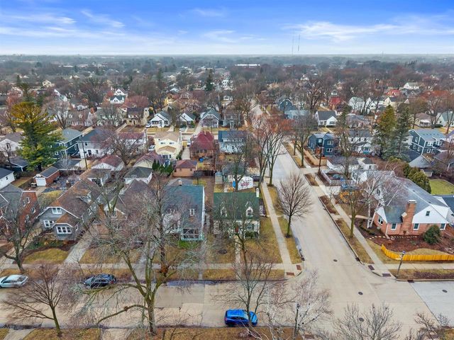 4975 N Hollywood AVENUE, Whitefish Bay, WI 53217