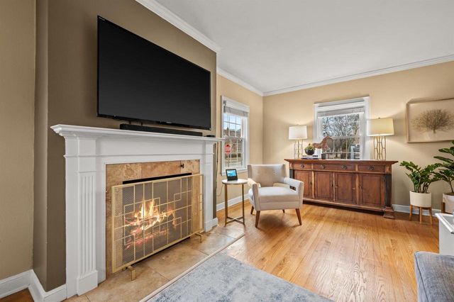 4975 N Hollywood AVENUE, Whitefish Bay, WI 53217