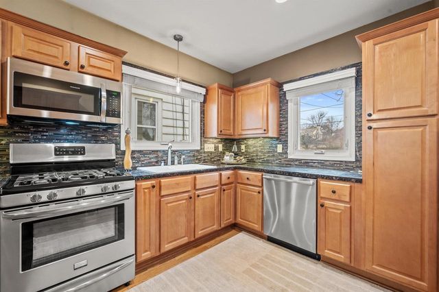 4975 N Hollywood AVENUE, Whitefish Bay, WI 53217