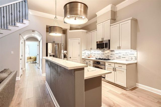 216 Sunrise Ridge CV, Austin, TX 78738