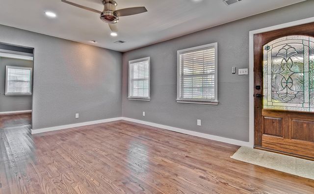 3039 Grayson Drive, Dallas, TX 75224