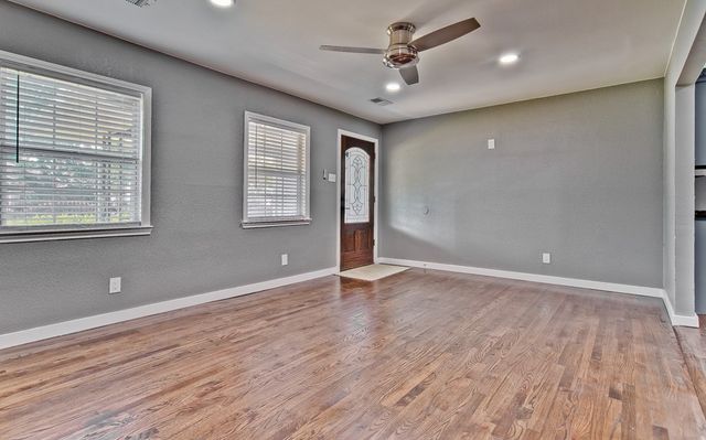 3039 Grayson Drive, Dallas, TX 75224