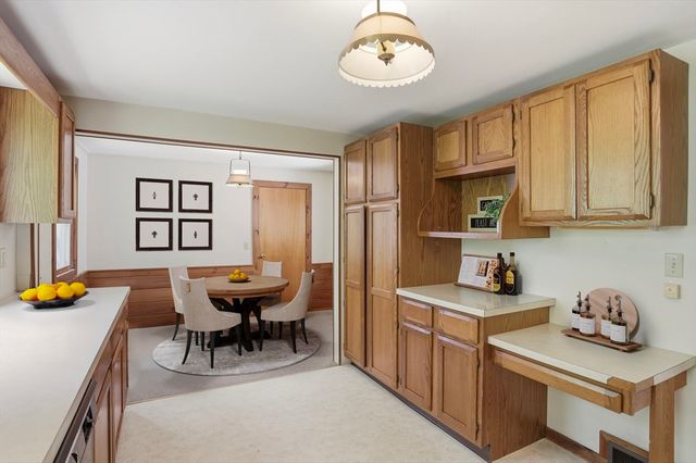 572 Massachusetts Ave, Lunenburg, MA 01462