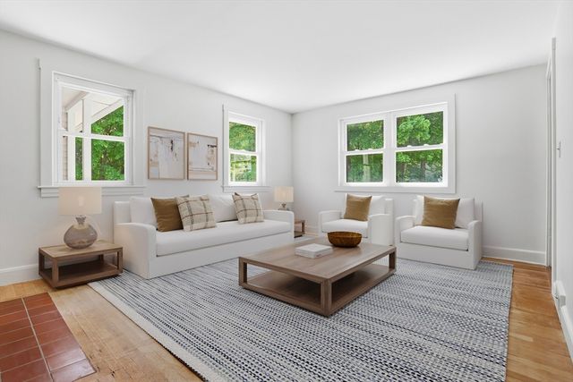 572 Massachusetts Ave, Lunenburg, MA 01462