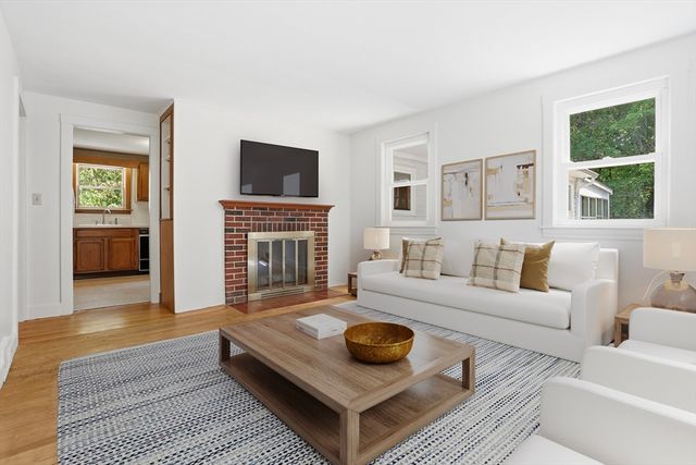 572 Massachusetts Ave, Lunenburg, MA 01462