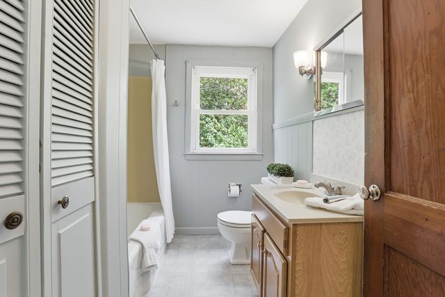 572 Massachusetts Ave, Lunenburg, MA 01462
