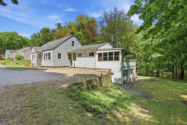 572 Massachusetts Ave, Lunenburg, MA 01462