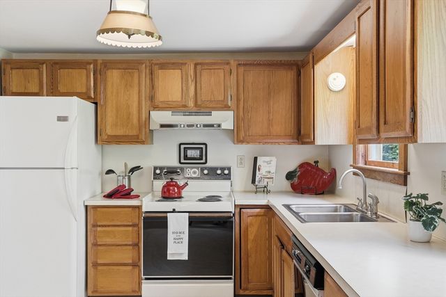 572 Massachusetts Ave, Lunenburg, MA 01462