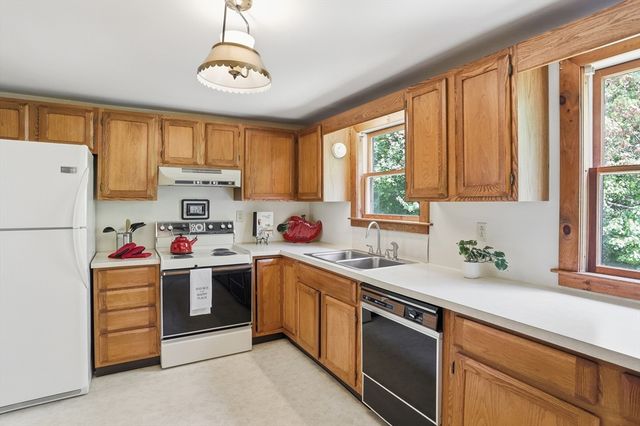 572 Massachusetts Ave, Lunenburg, MA 01462