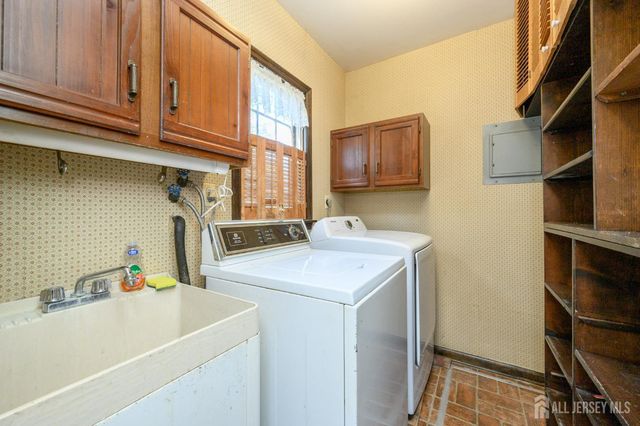 105 Morning Glory Road, Warren, NJ 07059