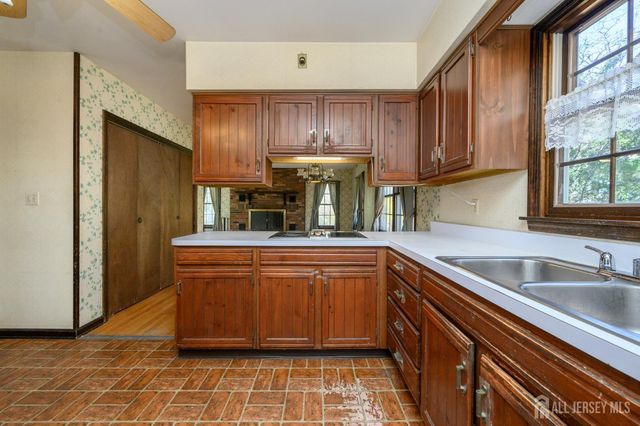 105 Morning Glory Road, Warren, NJ 07059