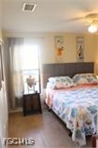 907 Cape Coral PKWY W, Cape Coral, FL 33914