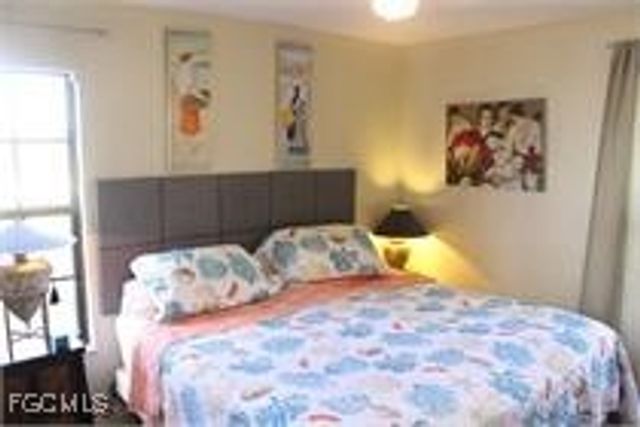 907 Cape Coral PKWY W, Cape Coral, FL 33914