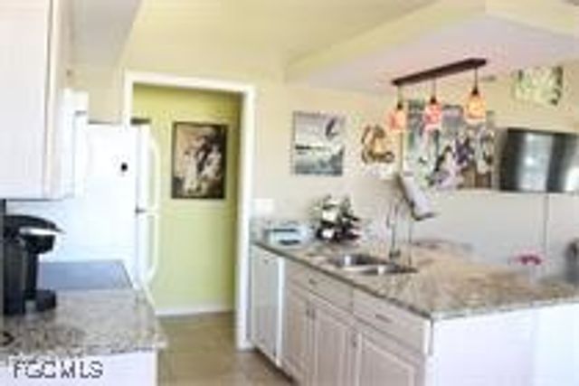 907 Cape Coral PKWY W, Cape Coral, FL 33914