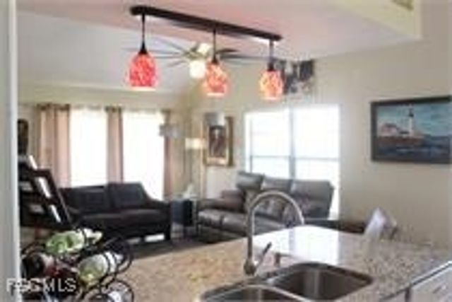 907 Cape Coral PKWY W, Cape Coral, FL 33914