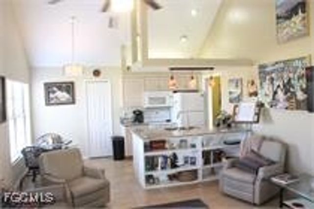 907 Cape Coral PKWY W, Cape Coral, FL 33914