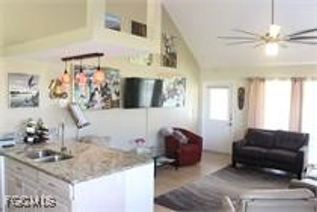 907 Cape Coral PKWY W, Cape Coral, FL 33914