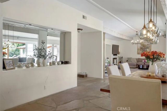 23130 Oxnard Street, Woodland Hills, CA 91367