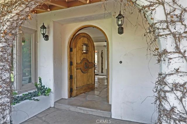 23130 Oxnard Street, Woodland Hills, CA 91367