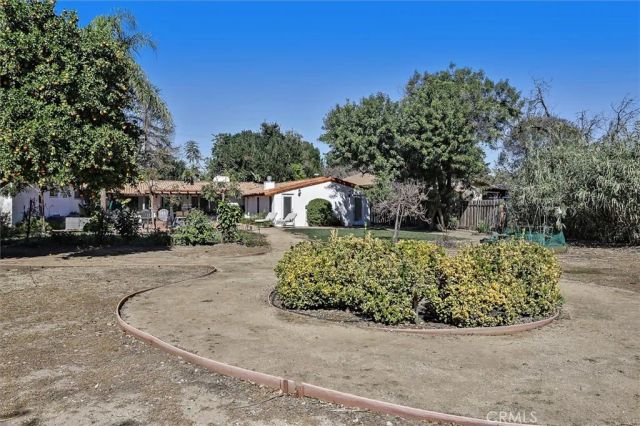 23130 Oxnard Street, Woodland Hills, CA 91367