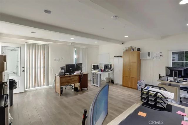 23130 Oxnard Street, Woodland Hills, CA 91367