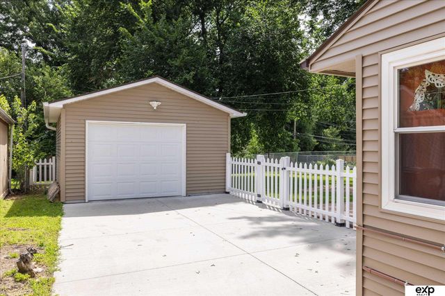3103 S 38th Avenue, Omaha, NE 68105