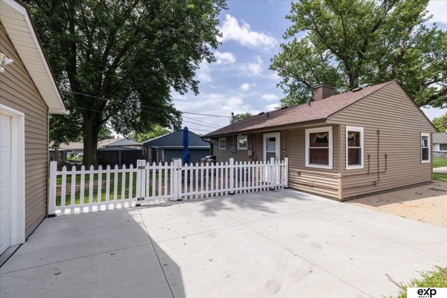 3103 S 38th Avenue, Omaha, NE 68105