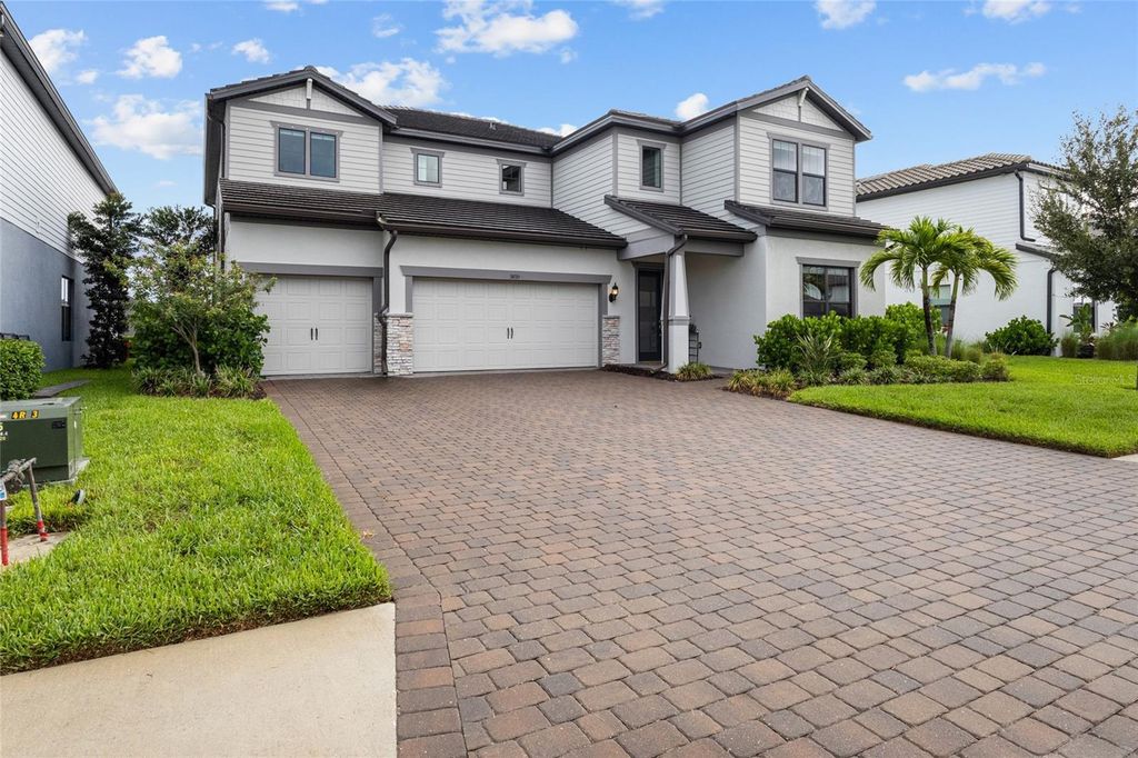 Image 2 of property listing at 5855 SILVERSIDE PINE COURT, Bradenton, FL 34211