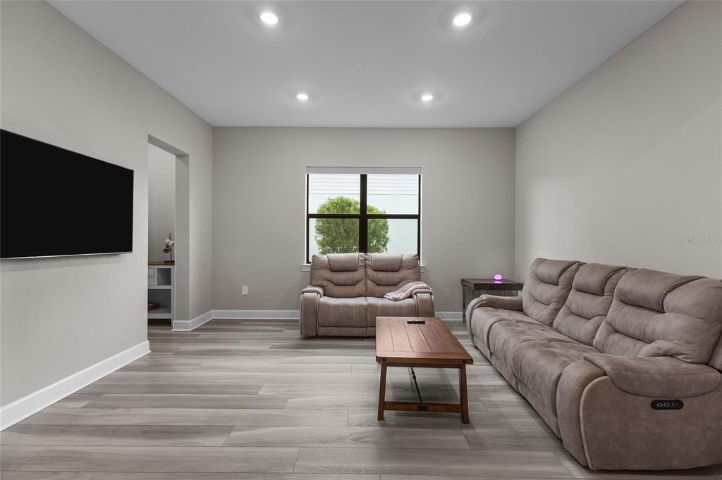 Image 15 of property listing at 5855 SILVERSIDE PINE COURT, Bradenton, FL 34211
