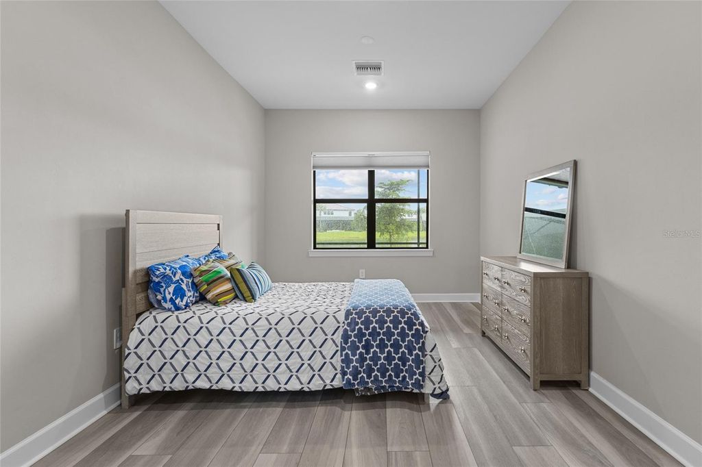 Image 18 of property listing at 5855 SILVERSIDE PINE COURT, Bradenton, FL 34211