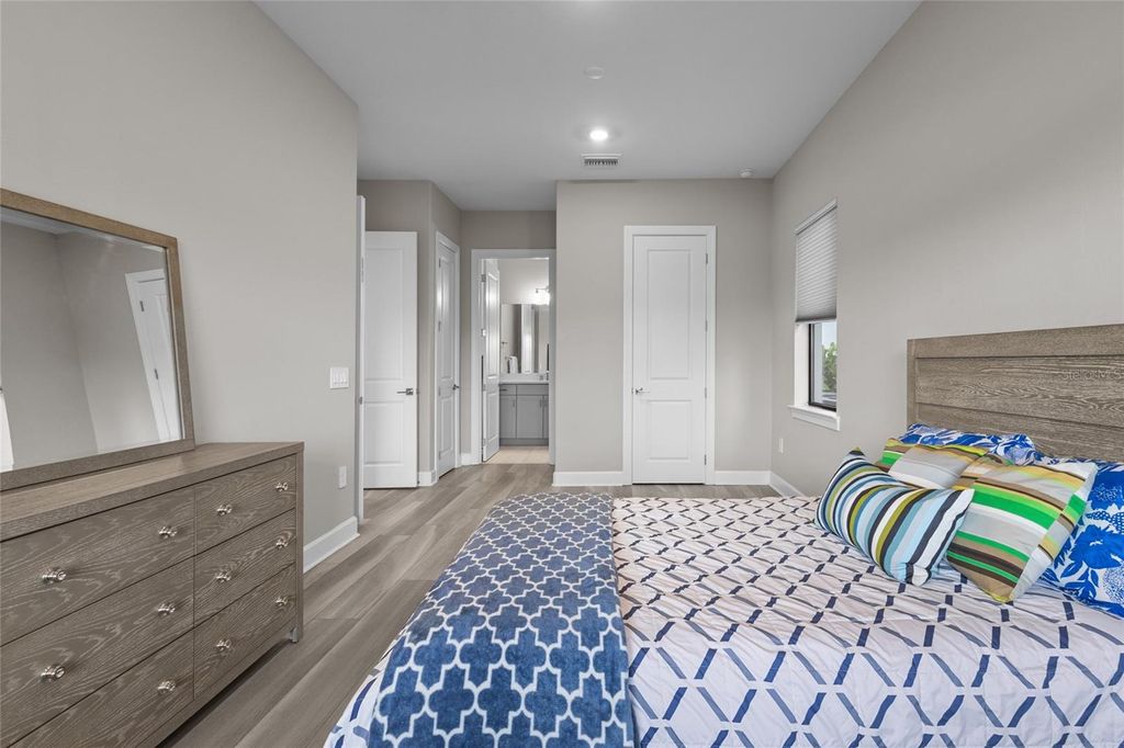 Image 19 of property listing at 5855 SILVERSIDE PINE COURT, Bradenton, FL 34211