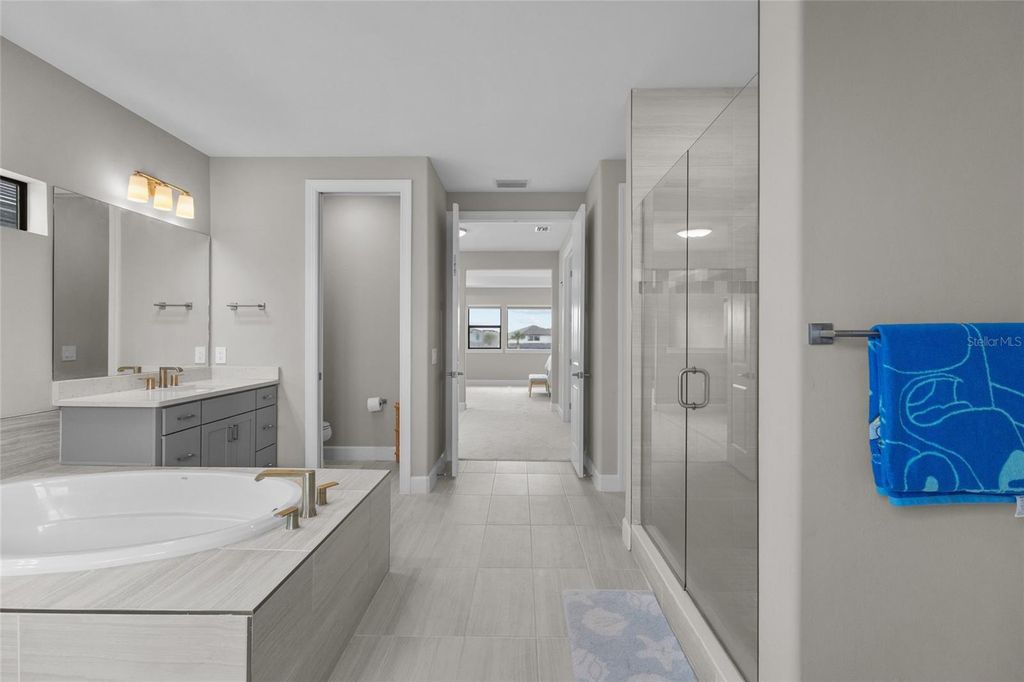 Image 28 of property listing at 5855 SILVERSIDE PINE COURT, Bradenton, FL 34211