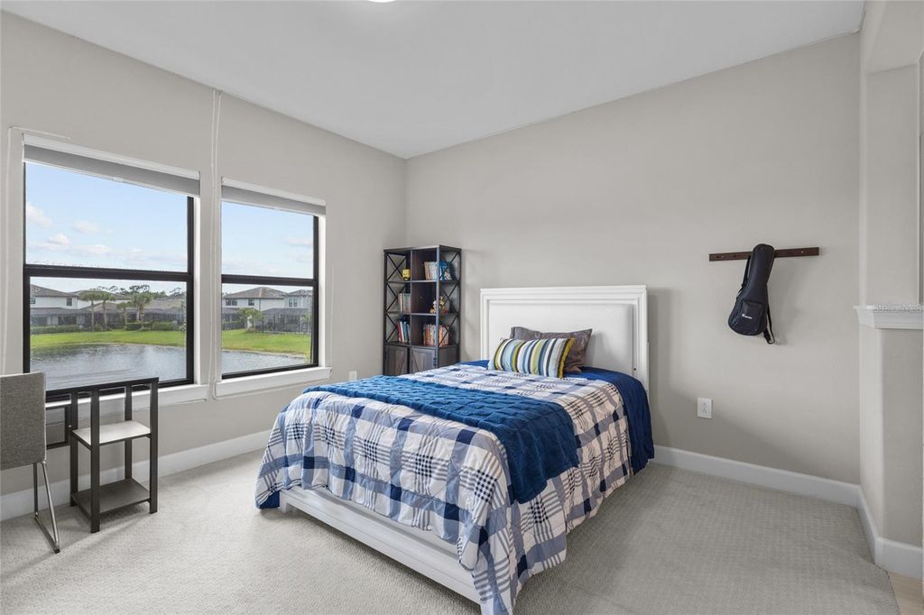 Image 30 of property listing at 5855 SILVERSIDE PINE COURT, Bradenton, FL 34211