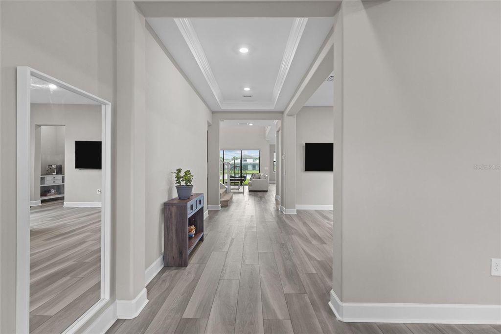 Image 4 of property listing at 5855 SILVERSIDE PINE COURT, Bradenton, FL 34211