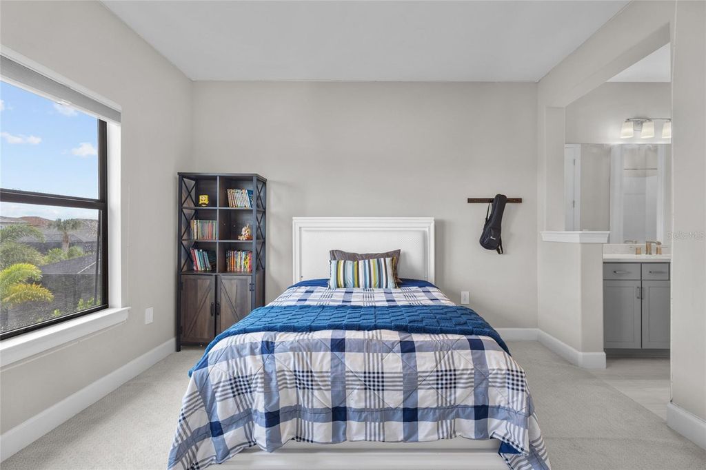 Image 31 of property listing at 5855 SILVERSIDE PINE COURT, Bradenton, FL 34211