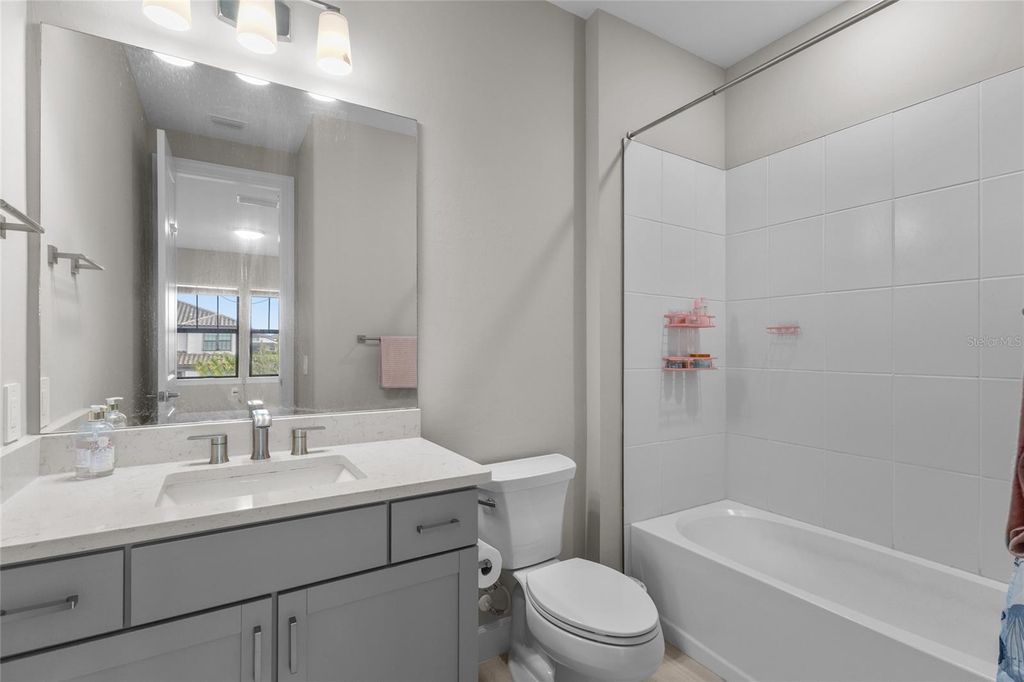 Image 34 of property listing at 5855 SILVERSIDE PINE COURT, Bradenton, FL 34211
