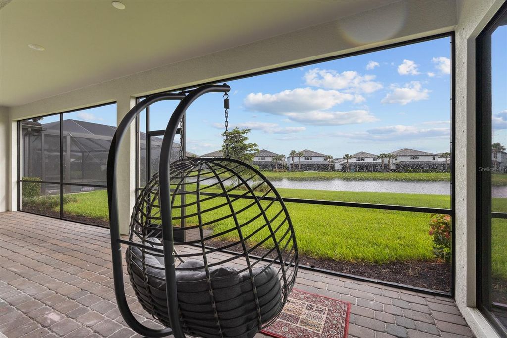 Image 37 of property listing at 5855 SILVERSIDE PINE COURT, Bradenton, FL 34211