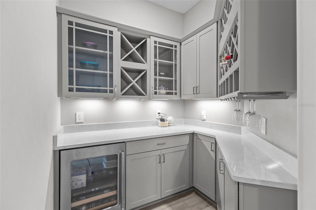 Image 5 of property listing at 5855 SILVERSIDE PINE COURT, Bradenton, FL 34211