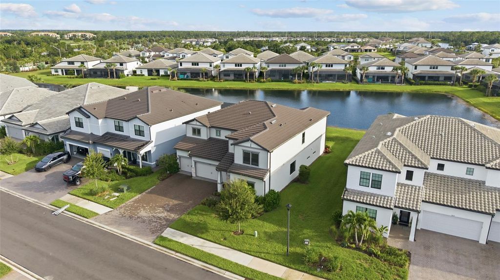 Image 42 of property listing at 5855 SILVERSIDE PINE COURT, Bradenton, FL 34211