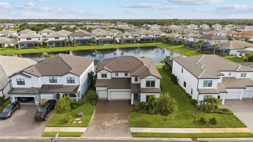 Image 43 of property listing at 5855 SILVERSIDE PINE COURT, Bradenton, FL 34211