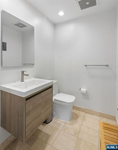 8100 River Road 719, North Bergen, NJ 07047
