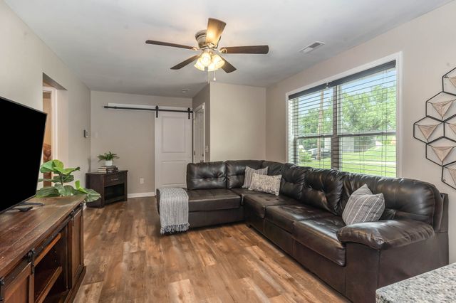 908 Mapleash Ave, Columbia, TN 38401