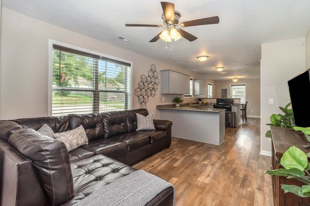 908 Mapleash Ave, Columbia, TN 38401